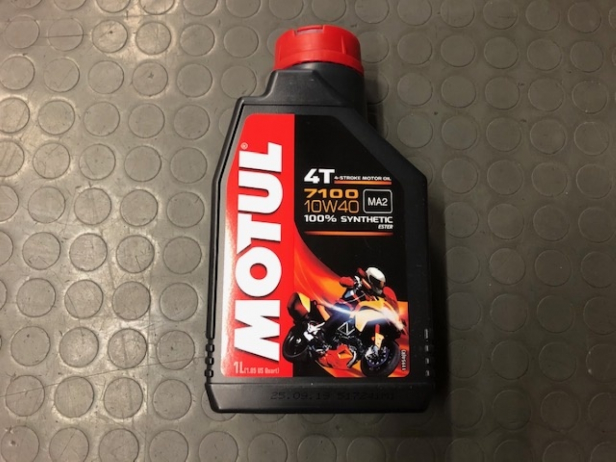 MOTUL 7100 10W40 - OLIO MOTO - Caba Moto Biella